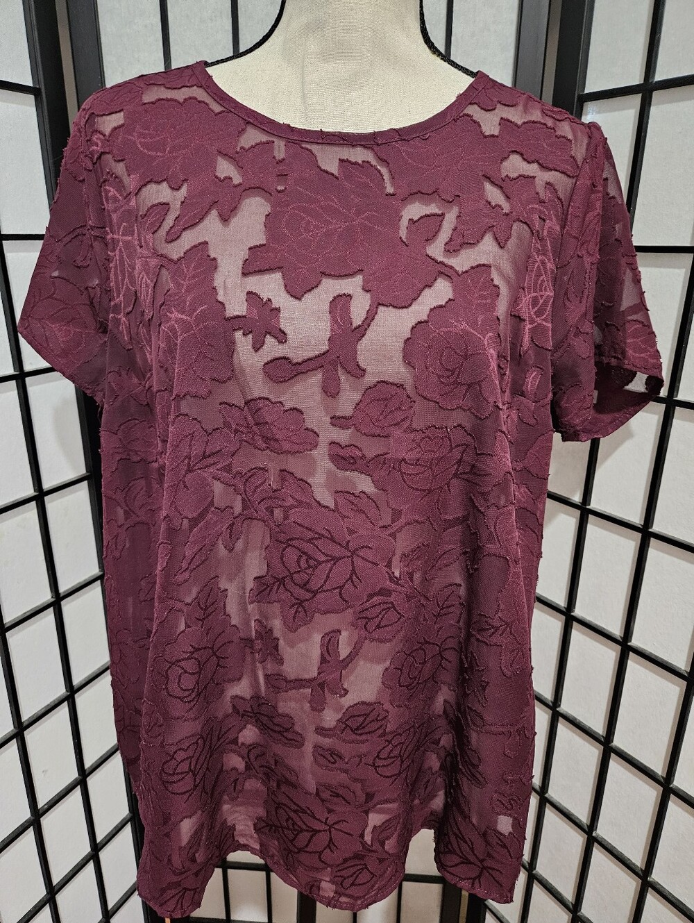 Torrid Size 00 (Large) Burgundy Floral Lace Sheer Short Sleeve Blouse